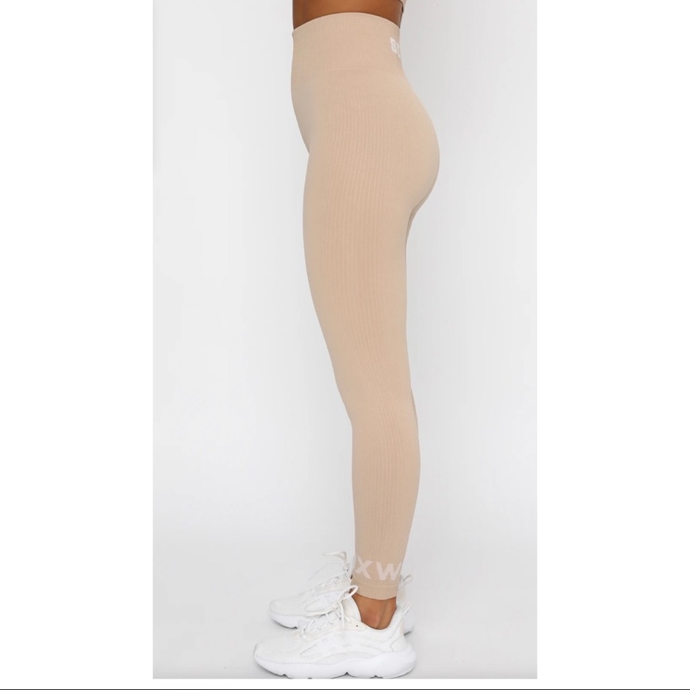 Sarah’s Day White Fox Boutique Coffee Date Seamless Leggings/Crop Top in Sand S - Picture 5 of 10